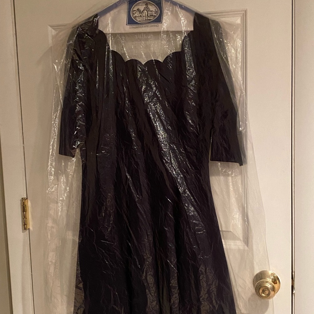 Darling dark navy dress by Lulu’s. Size M.